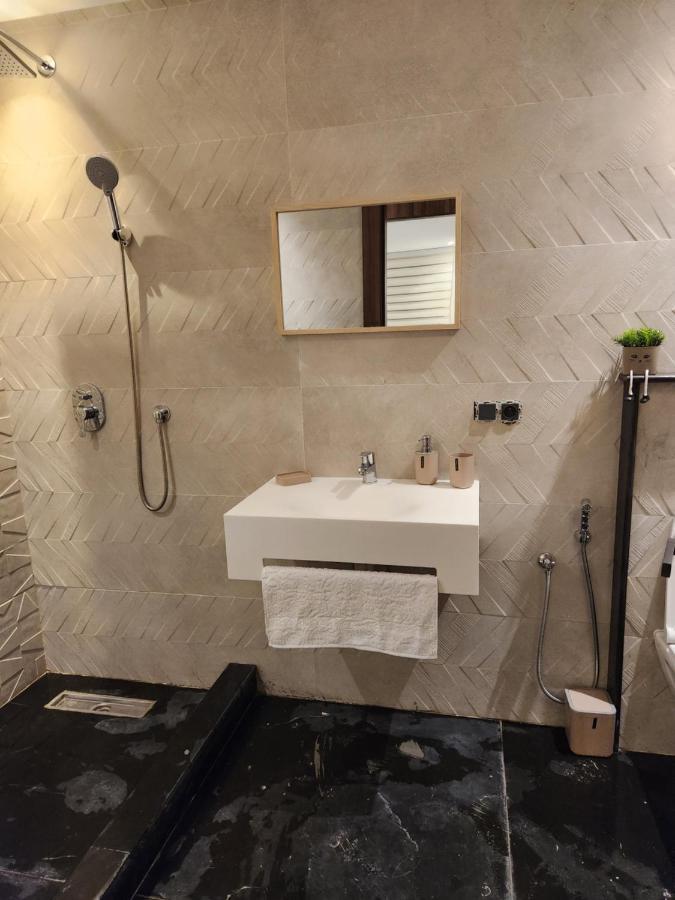 Modern Luxury Retreat: 2-Bedroom Apartment In The Heart Of Marrakech Marraquexe Exterior foto